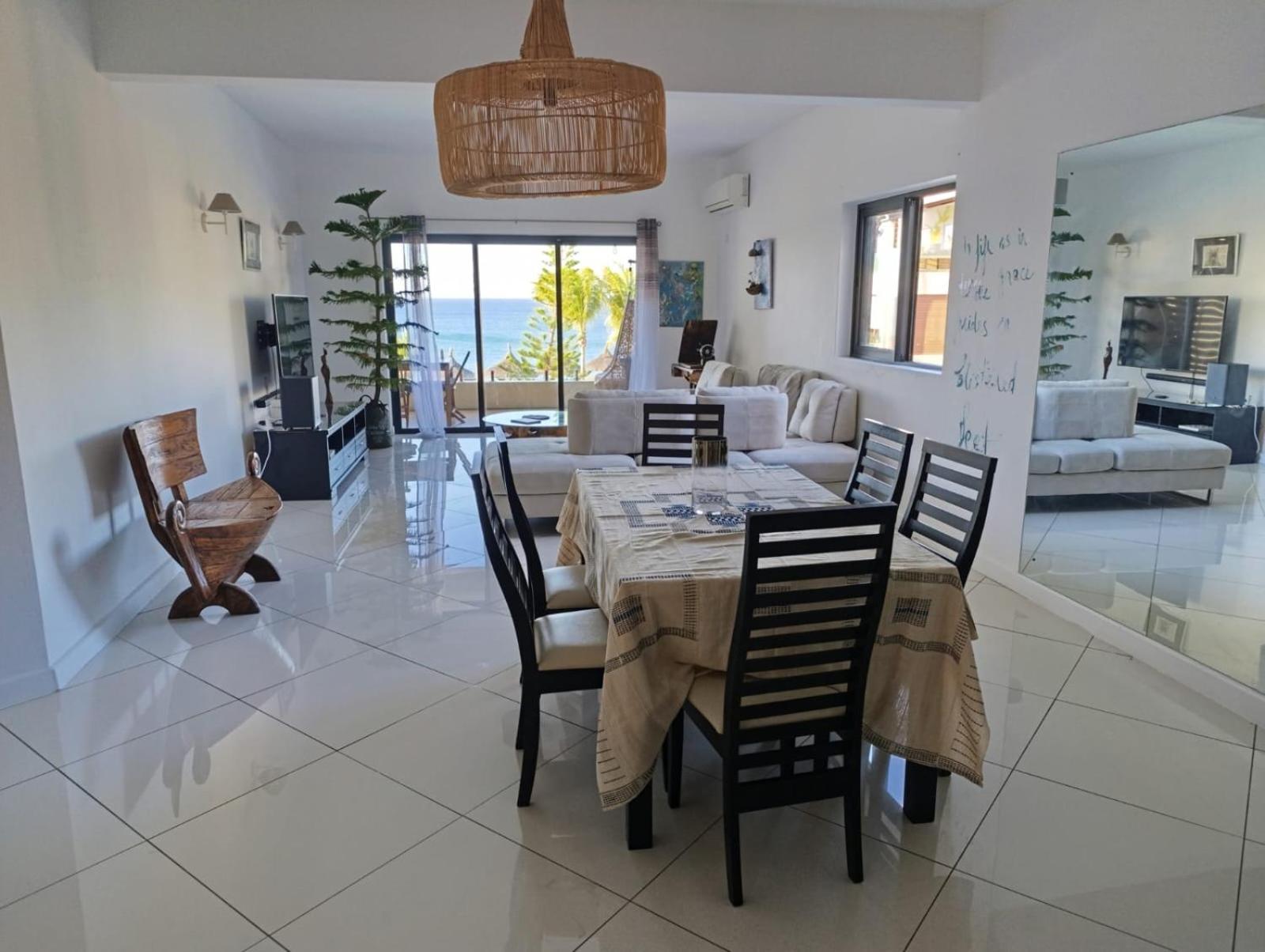 Magnificent Sea-View Apartment Flic-en-Flacq Exterior foto